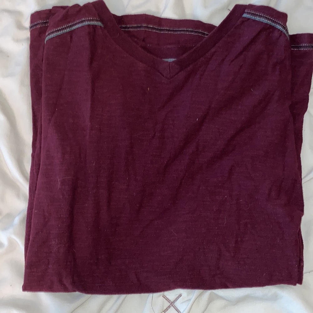Mens V neck t-shirt✨ good condition, smoke free home!